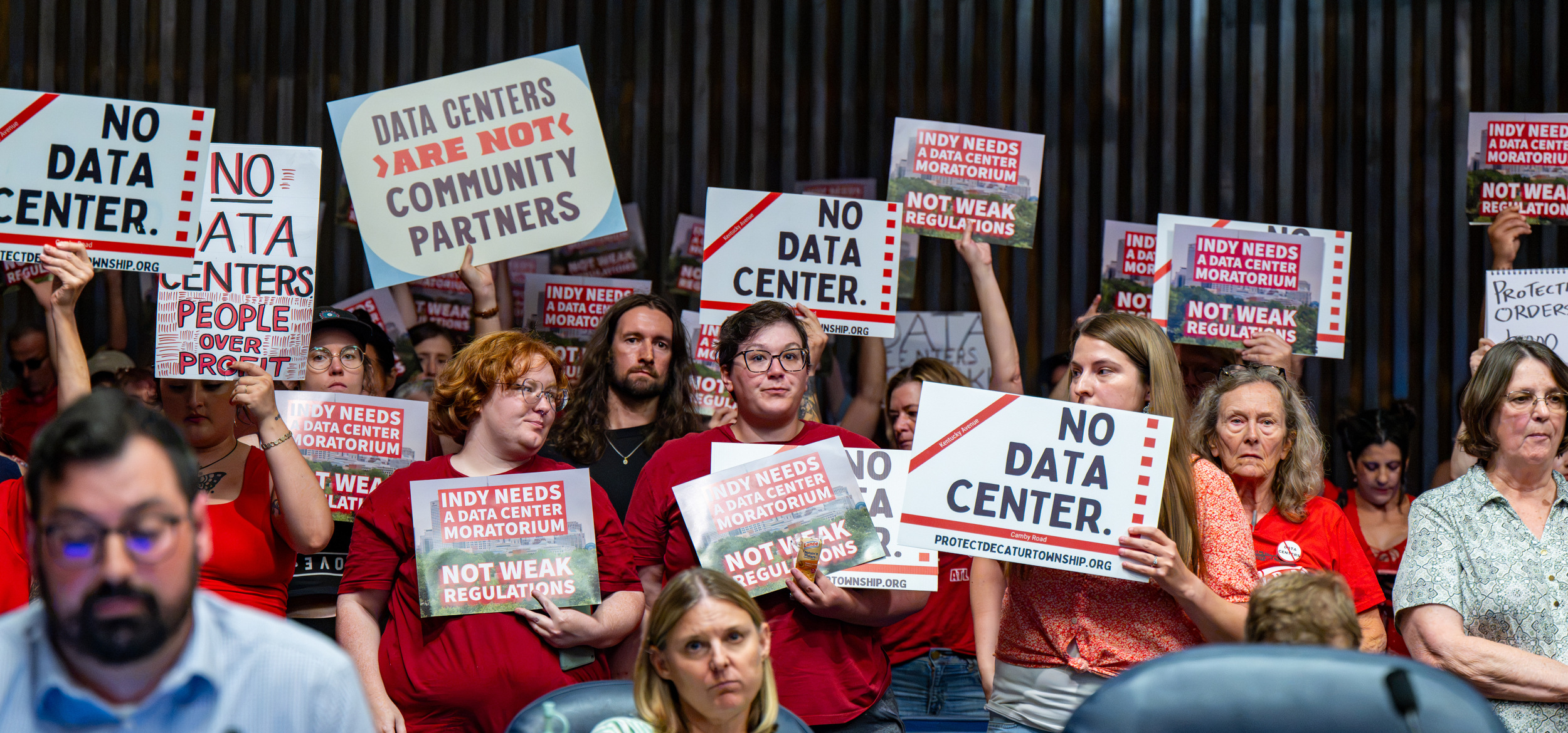 Indy councilors advance data center moratorium with Hogsett’s backing