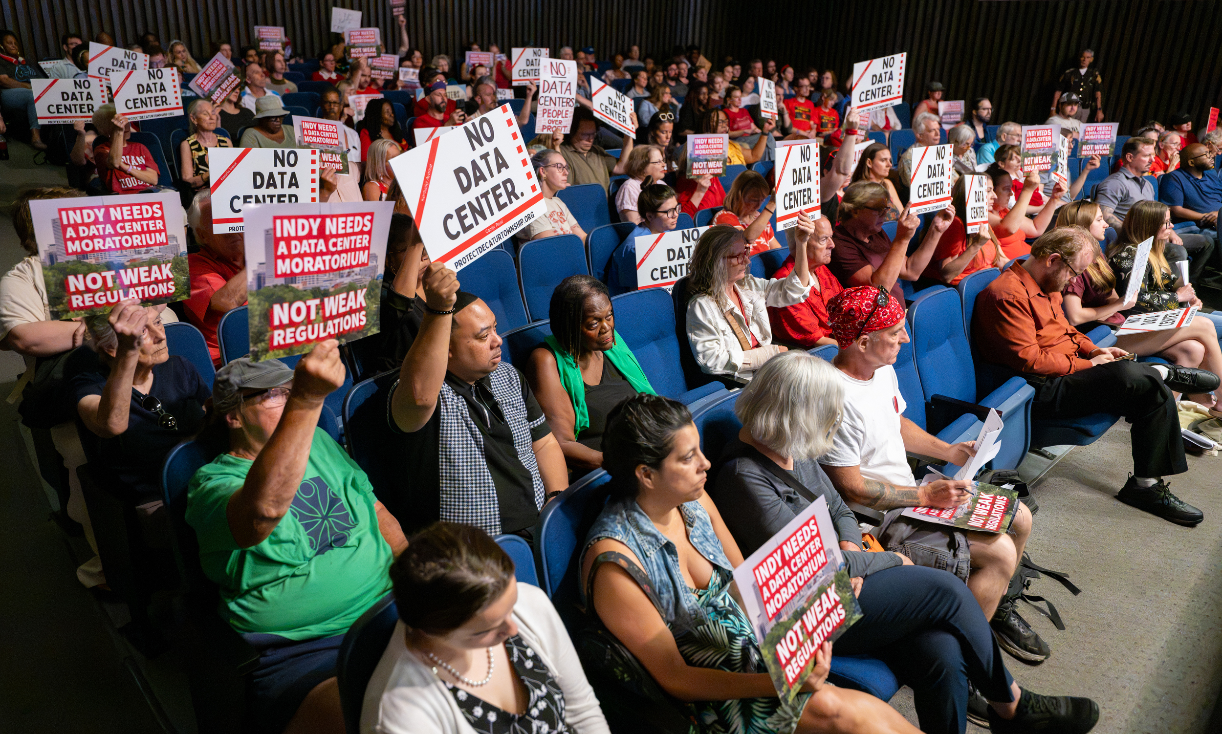 Indy councilors advance data center moratorium with Hogsett’s backing