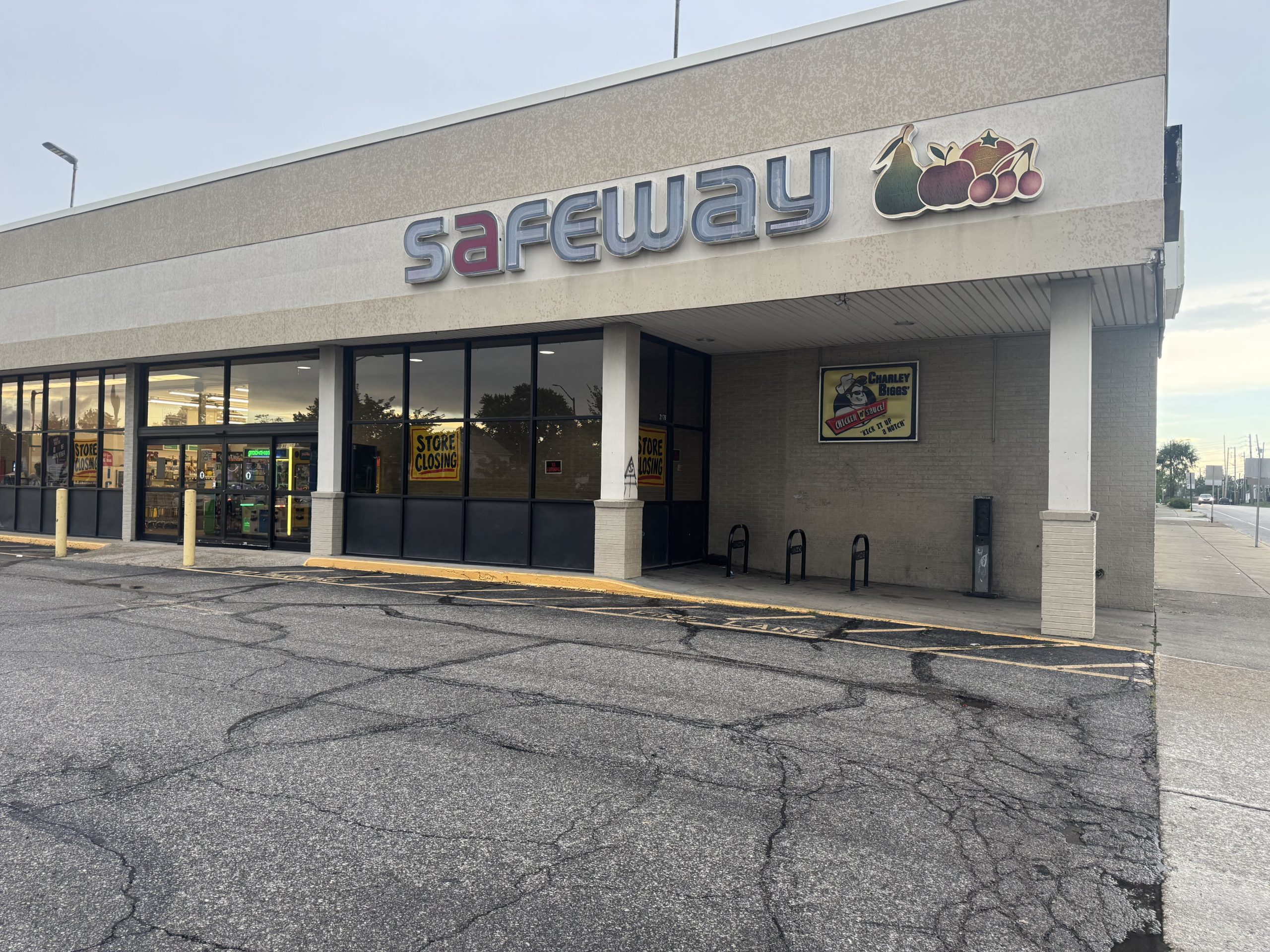 Southsiders say goodbye to long-time grocery store